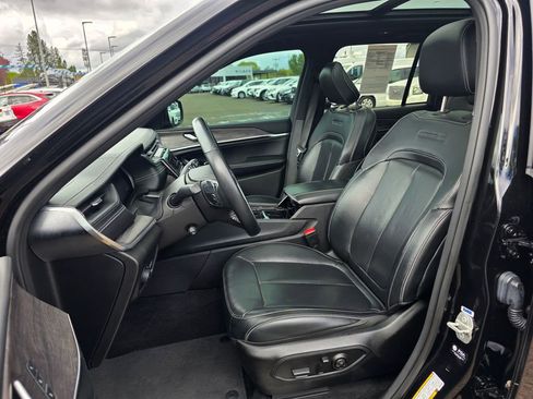 Used 2022 Jeep Grand Cherokee Overland AWD/4WD image 4