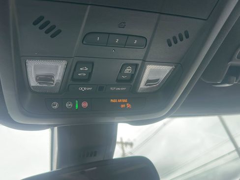 Used 2022 Chevrolet Equinox Premier AWD/4WD image 37