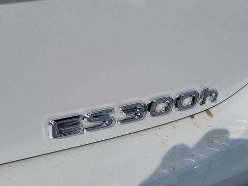 Certified 2025 Lexus ES 300h w/ Premium Package FWD image 8