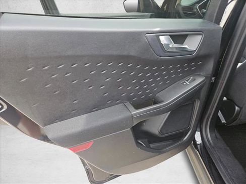 Used 2020 Ford Escape SE image 12