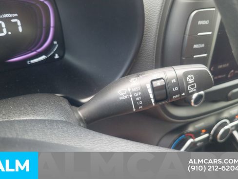 Used 2025 Kia Soul LX w/ LX Technology Package FWD image 29