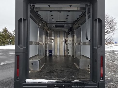 New 2025 Chevrolet Brightdrop 600 w/ Power Door Package image 9