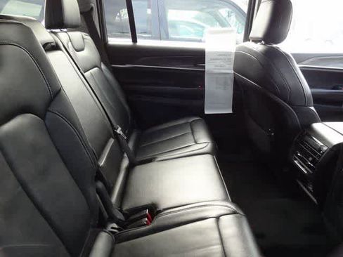 Used 2023 Jeep Grand Cherokee L Limited image 10