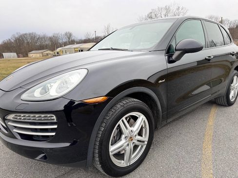Used 2014 Porsche Cayenne Diesel Platinum Edition image 4