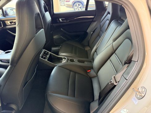 Used 2023 Porsche Panamera RWD image 13