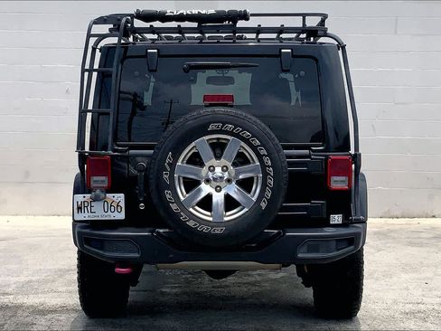 Used 2013 Jeep Wrangler Sahara w/ Connectivity Group AWD/4WD image 5