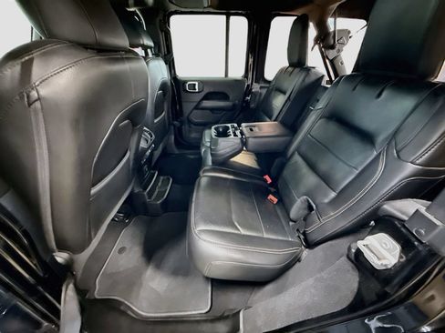 Used 2019 Jeep Wrangler Unlimited Sahara AWD/4WD image 23