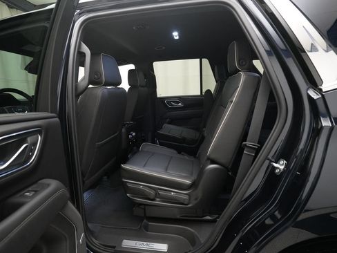 Used 2024 GMC Yukon SLT w/ SLT Luxury Package AWD/4WD image 16