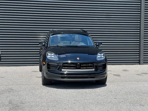 Certified 2025 Porsche Macan image 10