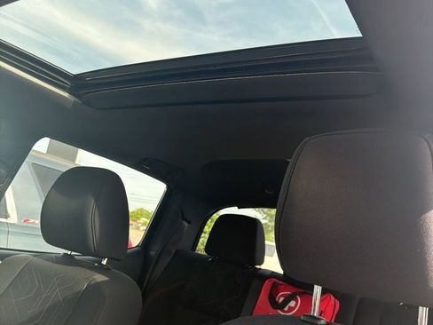 Used 2017 Toyota Tacoma TRD Sport w/ Premium & Technology Package image 5