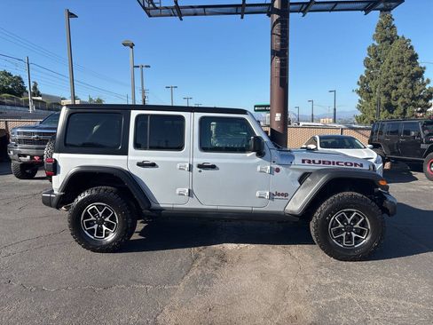Used 2024 Jeep Wrangler Unlimited Rubicon AWD/4WD image 5