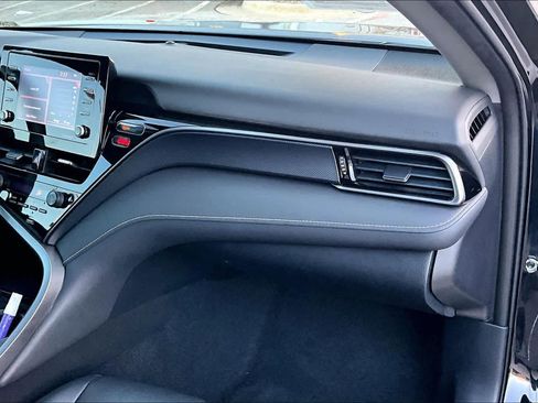 Used 2022 Toyota Camry SE image 17