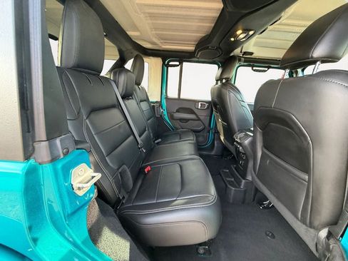 Used 2019 Jeep Wrangler Unlimited Sahara AWD/4WD image 23