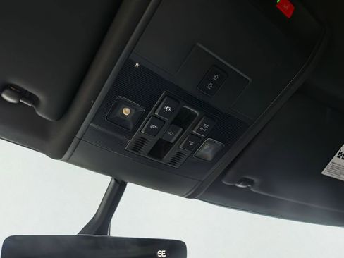 Used 2021 Volkswagen Atlas Cross Sport SE w/ Panoramic Sunroof Package image 26