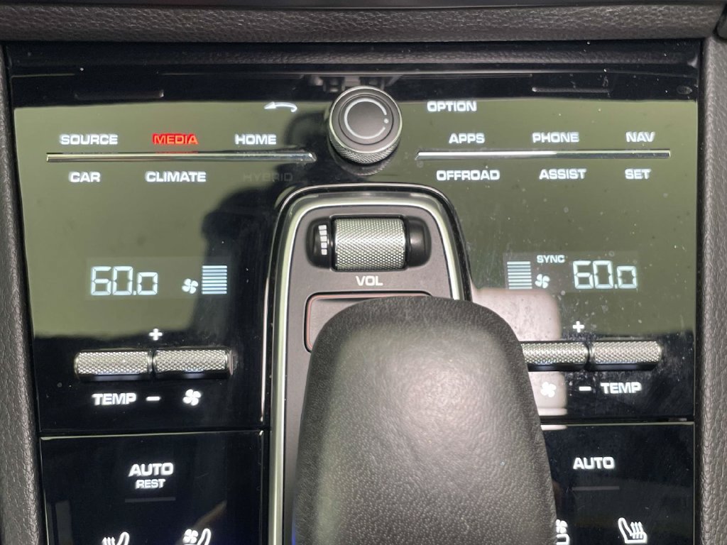 Certified 2023 Porsche Cayenne AWD/4WD image 33