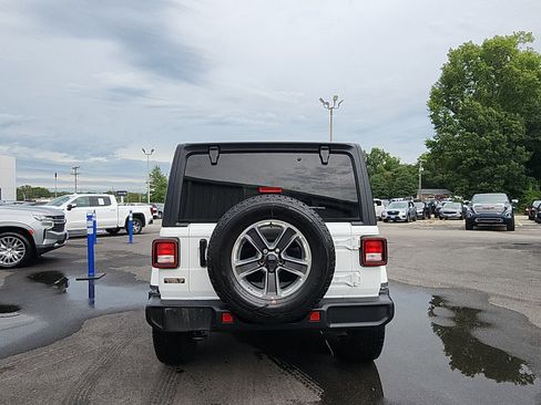 Used 2022 Jeep Wrangler Unlimited Sahara w/ Cold Weather Group AWD/4WD image 4