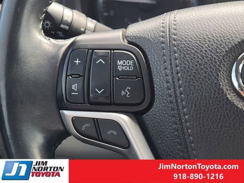 Used 2019 Toyota Highlander XLE image 31