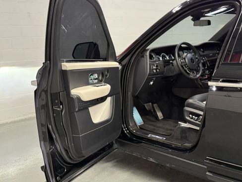 Used 2022 Rolls-Royce Cullinan Black Badge w/ Dark Exterior Package image 30