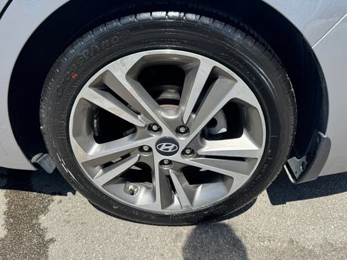 Used 2017 Hyundai Elantra Limited w/ Limited Tech Package 04 FWD image 27