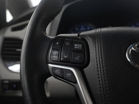 Used 2017 Toyota Sienna XLE image 27