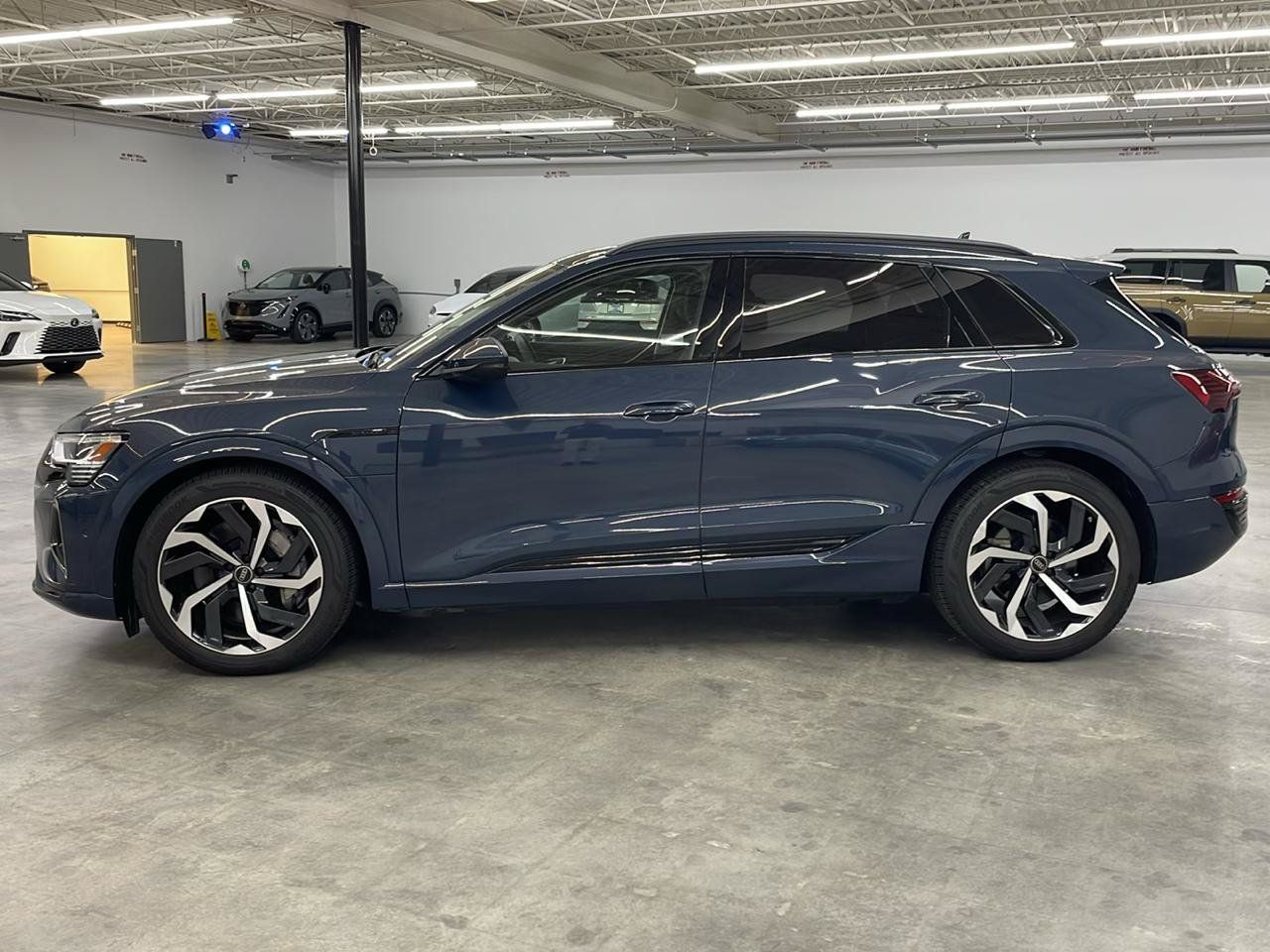 Used 2024 Audi Q8 e-tron Premium Plus w/ Premium Plus Package AWD/4WD image 14
