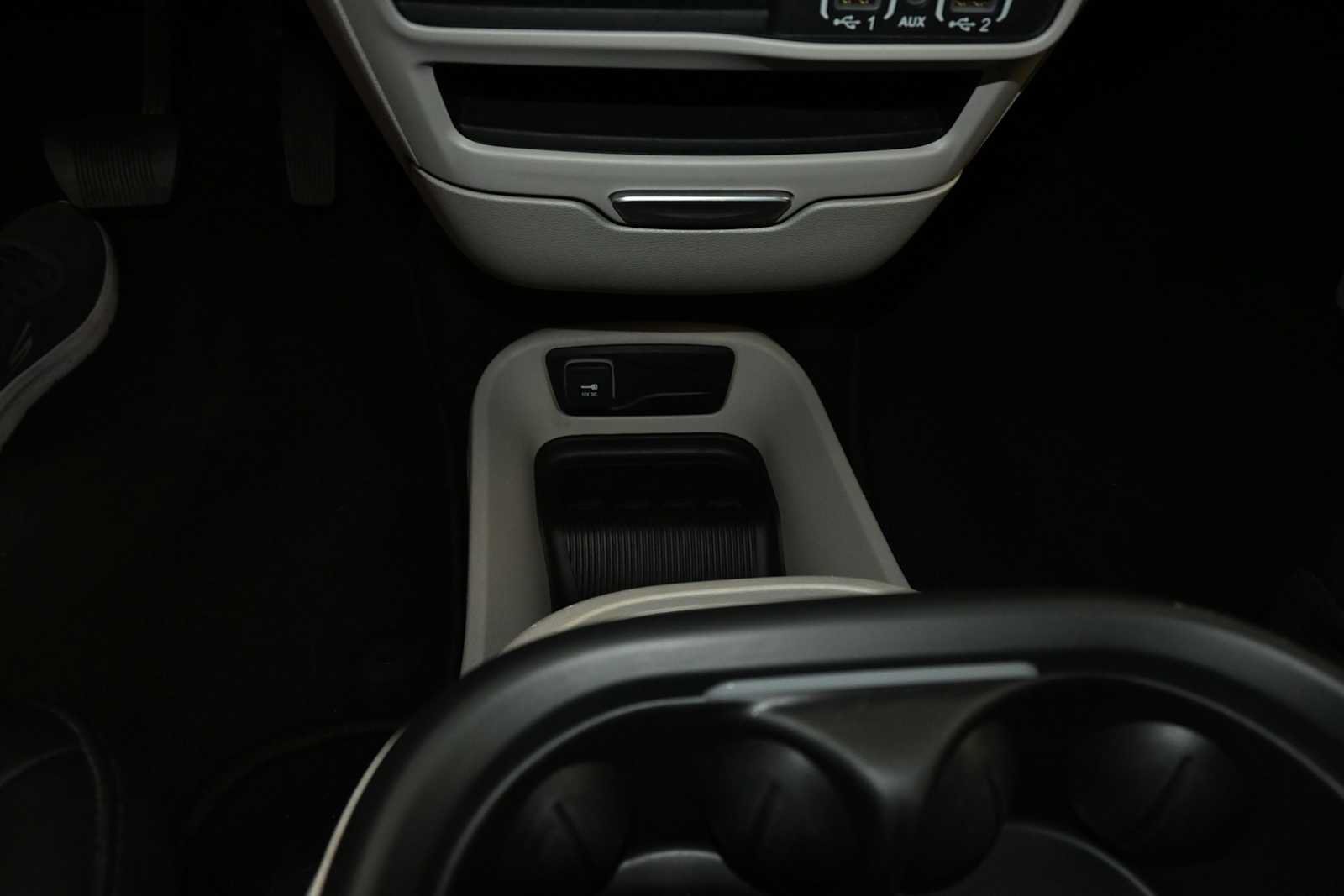 Used 2023 Chrysler Pacifica Touring-L FWD image 18