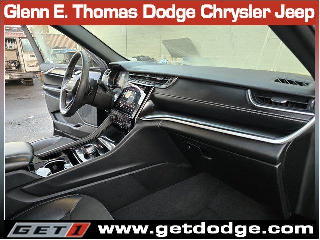 Used 2023 Jeep Grand Cherokee Altitude AWD/4WD image 31