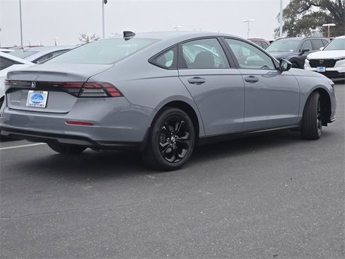 New 2025 Honda Accord SE image 4