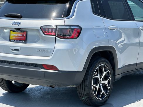 Used 2025 Jeep Compass Limited AWD/4WD image 8