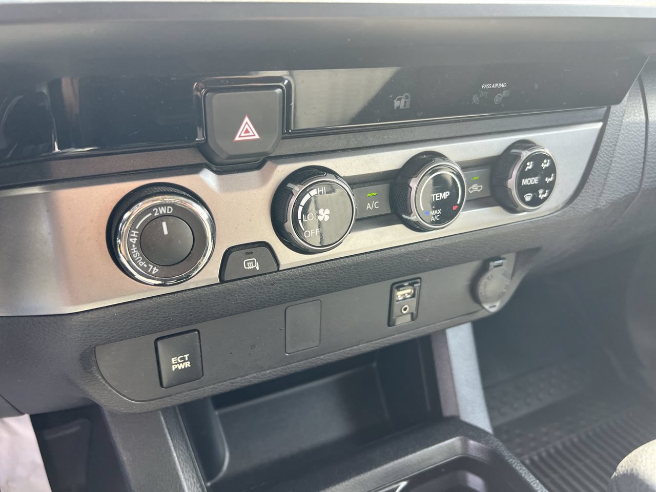 Used 2018 Toyota Tacoma SR w/ SR Convenience Package AWD/4WD image 29