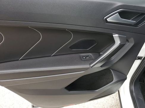 Used 2022 Volkswagen Tiguan SE FWD image 16