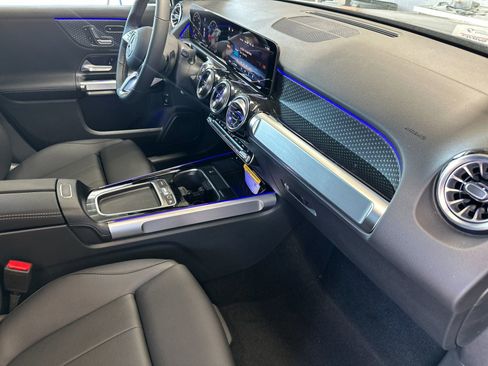 New 2025 Mercedes-Benz GLB 250 4MATIC image 16