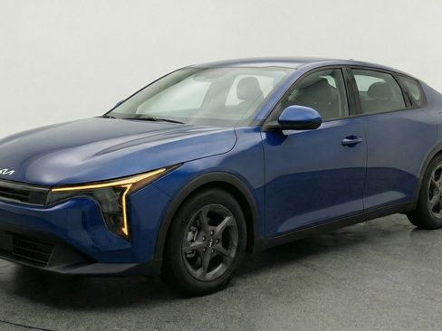 Used 2025 Kia K4 LXS image 3