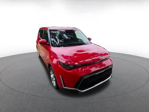 Used 2025 Kia Soul LX w/ LX Technology Package FWD image 3