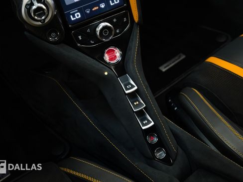 Used 2019 McLaren 720S Performance RWD image 32