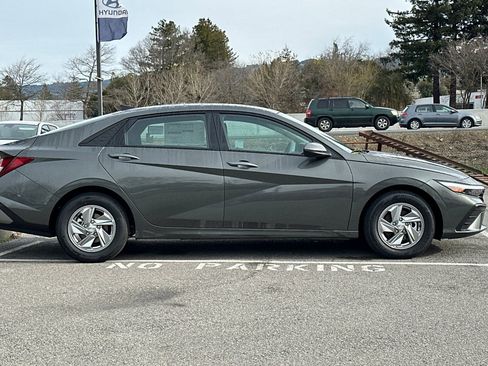 New 2026 Hyundai Elantra SE image 3