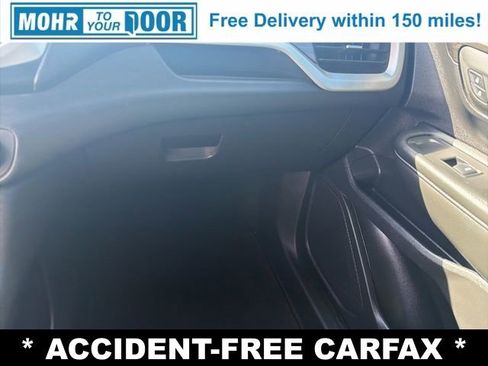 Used 2024 GMC Terrain SLE image 26