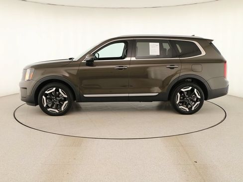 Used 2024 Kia Telluride S FWD image 2