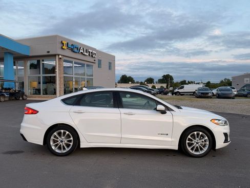 Used 2019 Ford Fusion SE FWD image 5