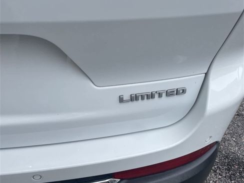 Used 2024 Jeep Grand Cherokee L Limited image 13