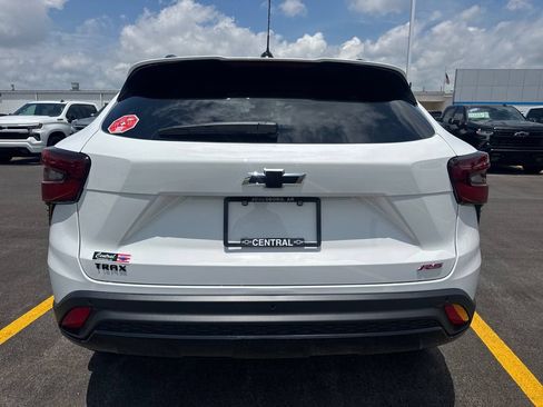 New 2026 Chevrolet Trax RS w/ Sunroof Package FWD image 5