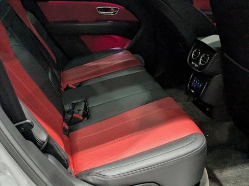 Used 2023 Bentley Bentayga image 20