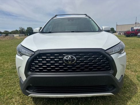 Used 2022 Toyota Corolla Cross LE FWD image 2