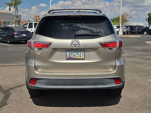 Used 2016 Toyota Highlander XLE AWD/4WD image 8