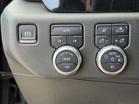 Used 2025 GMC Sierra 1500 SLT AWD/4WD image 25