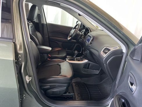 Used 2020 Jeep Compass Latitude w/ Cold Weather Group AWD/4WD image 19