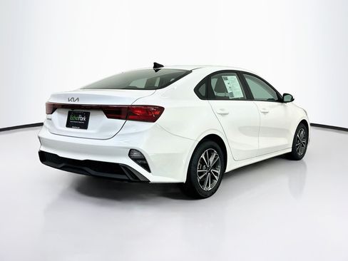Used 2024 Kia Forte LXS FWD image 9