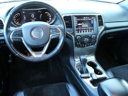 Used 2018 Jeep Grand Cherokee Altitude image 16
