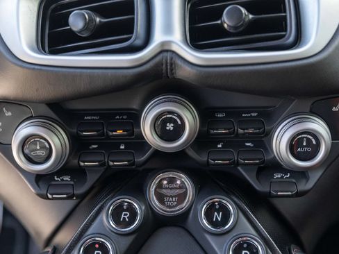 Used 2019 Aston Martin V8 Vantage Coupe RWD image 32