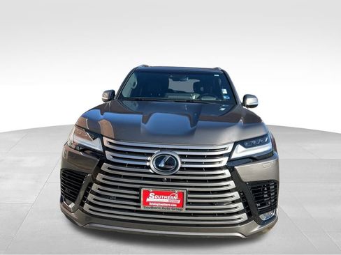 Used 2023 Lexus LX 600 4WD w/ Ultra Luxury Package image 9
